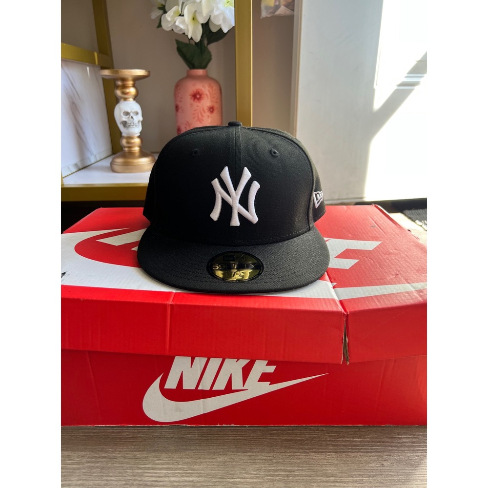 New Era Classic New York Yankees Black 59FIFTY Size 7 1/8
